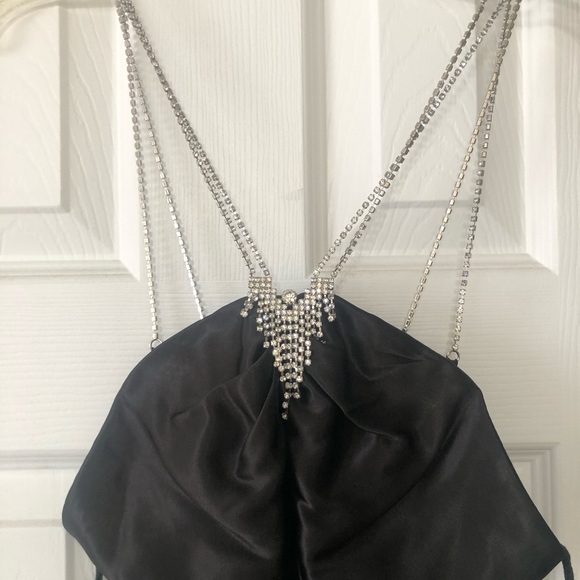 Woman’s formal dress - Picture 2 of 4